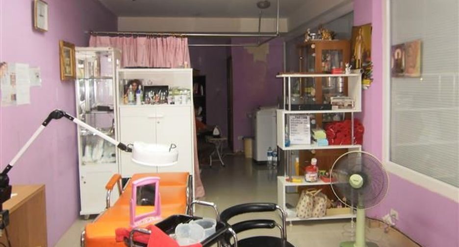 Reihenhaus zum Kauf mit 15 Zimmer in Bang Lamung, Chonburi