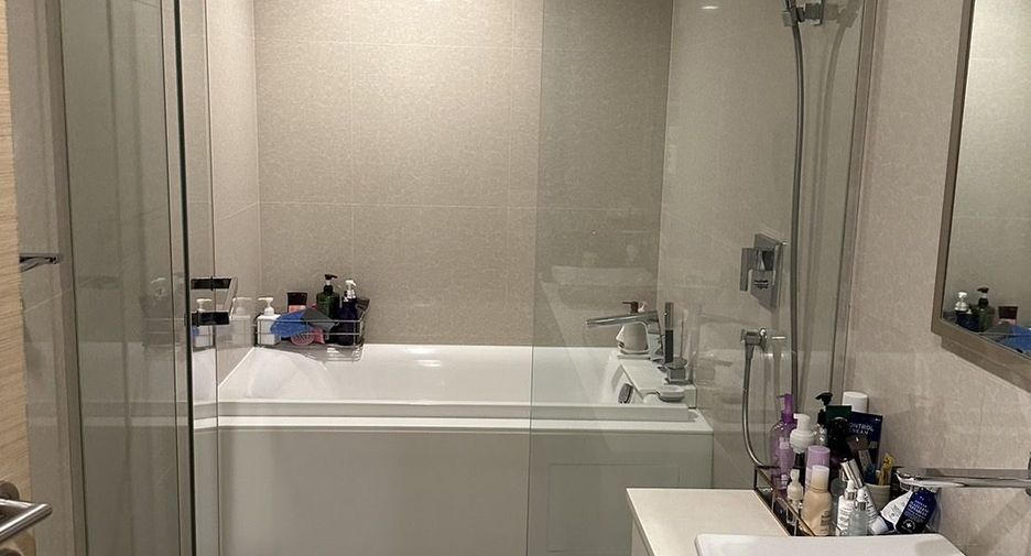 For sale 3 bedrooms condo in Khlong Toei, Bangkok