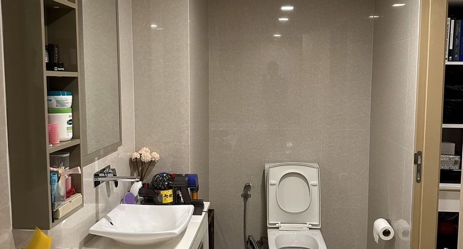 For sale 3 bedrooms condo in Khlong Toei, Bangkok