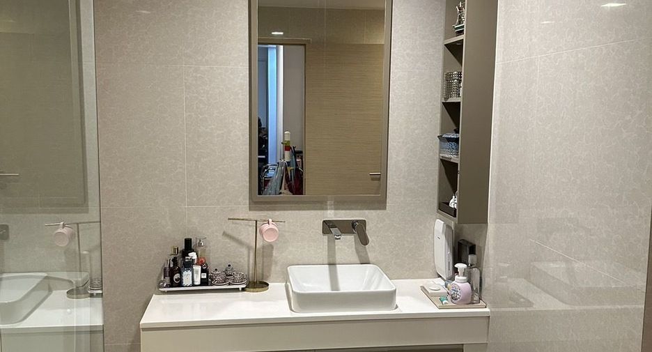For sale 3 bedrooms condo in Khlong Toei, Bangkok