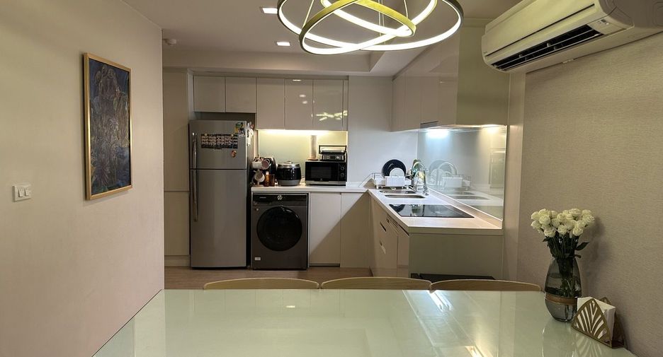 For sale 3 bedrooms condo in Khlong Toei, Bangkok