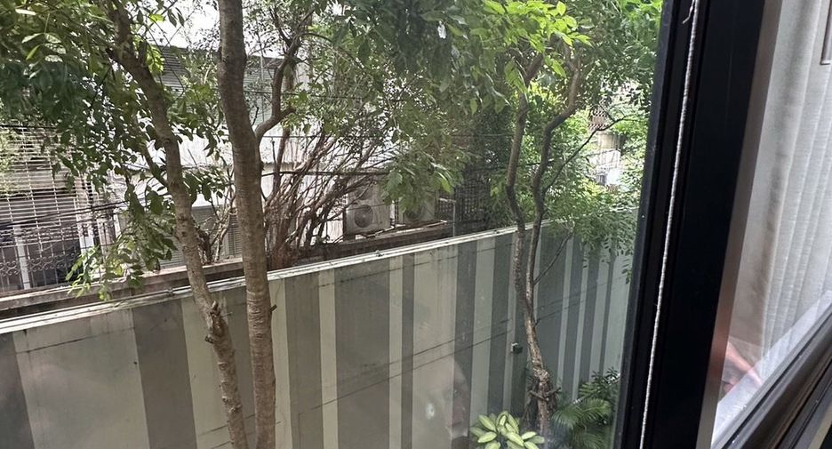 For sale 3 bedrooms condo in Khlong Toei, Bangkok