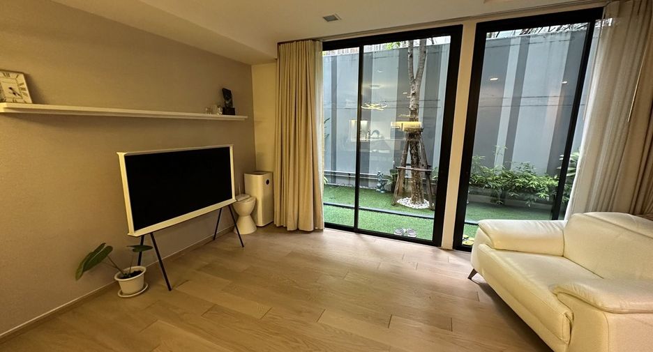 For sale 3 bedrooms condo in Khlong Toei, Bangkok