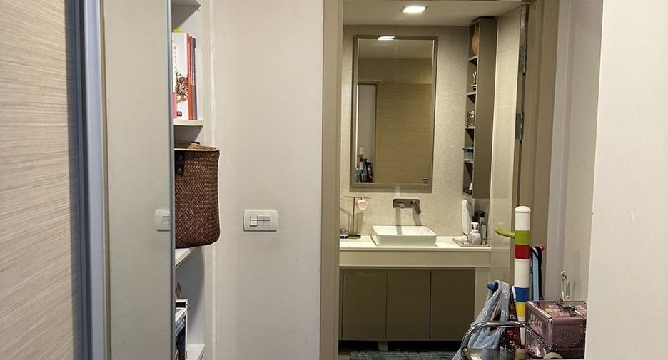 For sale 3 bedrooms condo in Khlong Toei, Bangkok