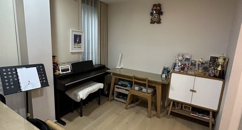For sale 3 bedrooms condo in Khlong Toei, Bangkok