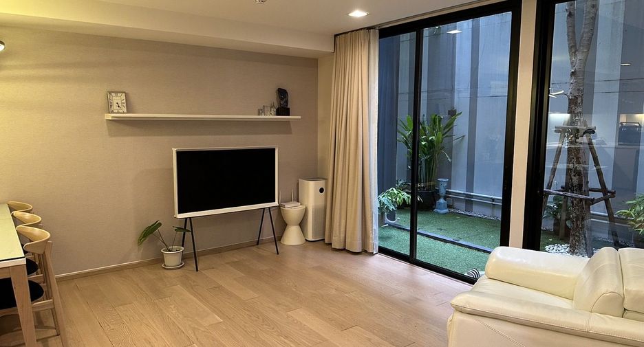 For sale 3 bedrooms condo in Khlong Toei, Bangkok