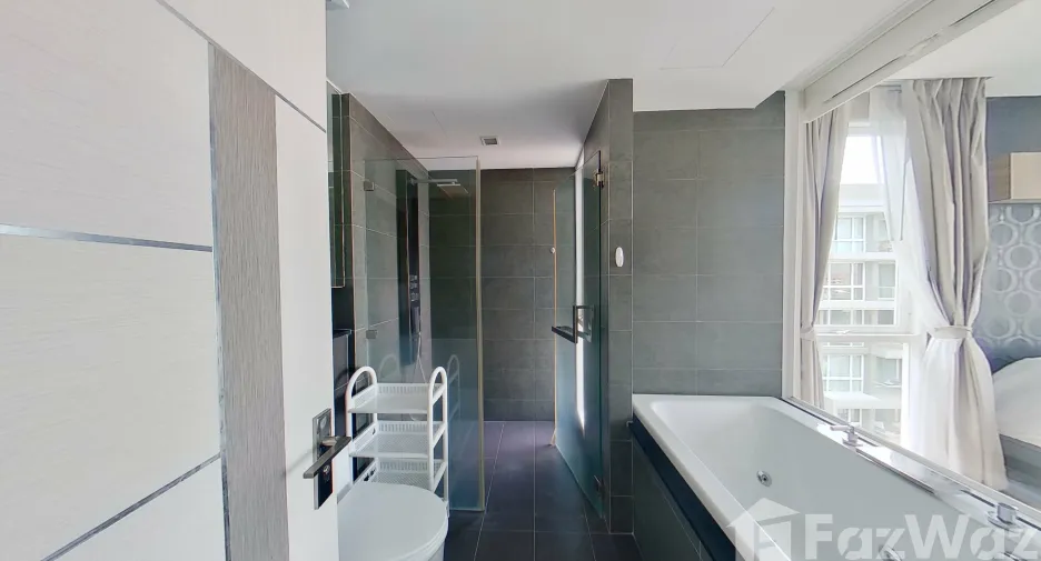 For sale 3 bedrooms condo in Bang Lamung, Chonburi