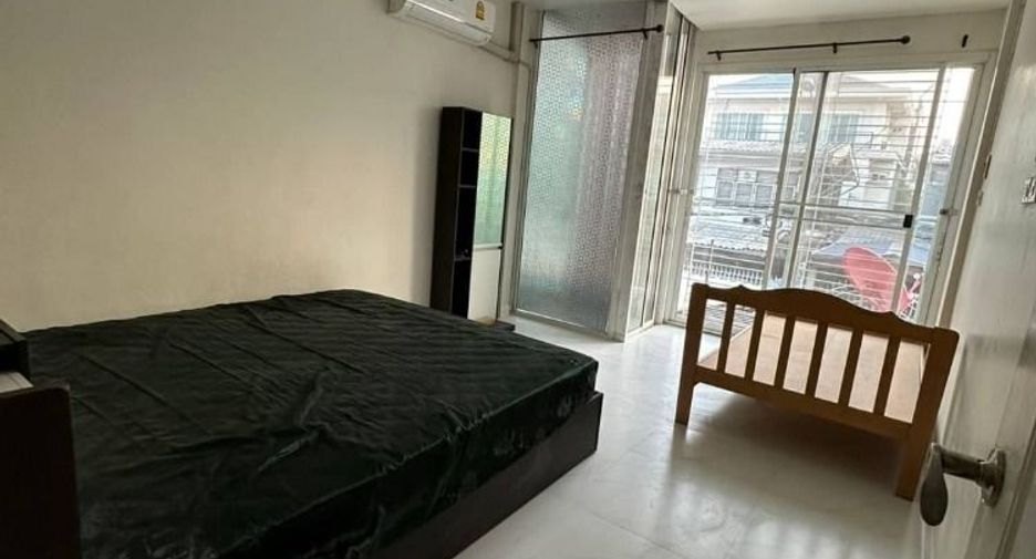 出售 和 出租 2 卧室 独立屋 在 Din Daeng, 曼谷