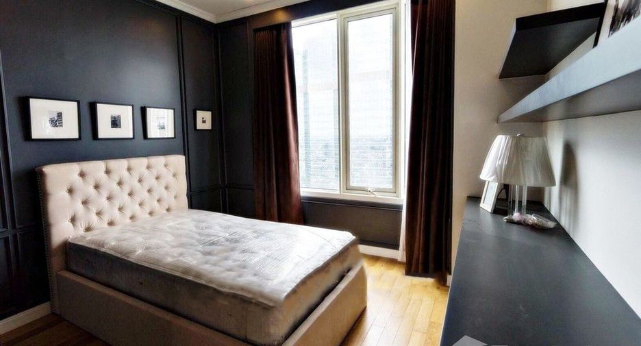 For sale 3 bedrooms condo in Sathon, Bangkok