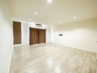 For sale 3 ベッドルーム townhouse in Saphan Sung, Bangkok