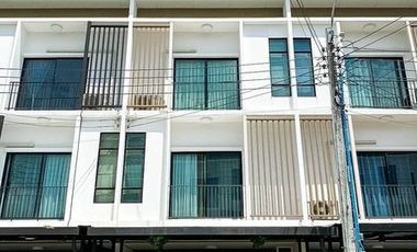 Продажа 3 спальни таунхаус в Сапхан Сунг, Бангкок