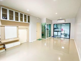 For sale 3 ベッドルーム townhouse in Saphan Sung, Bangkok