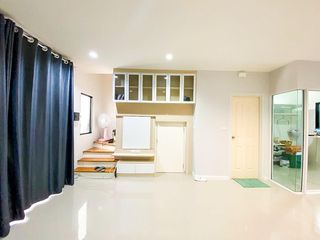 For sale 3 ベッドルーム townhouse in Saphan Sung, Bangkok