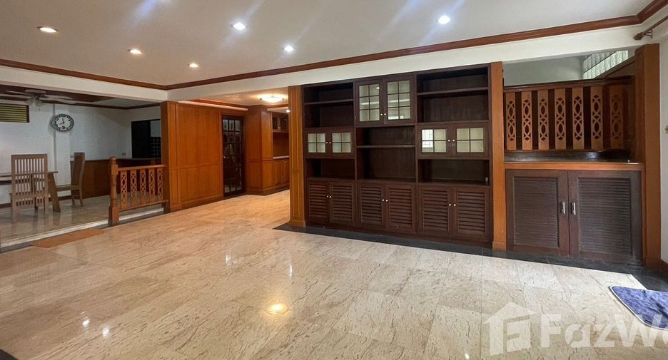 À vendre 4 chambres maison à Bang Kapi, Bangkok
