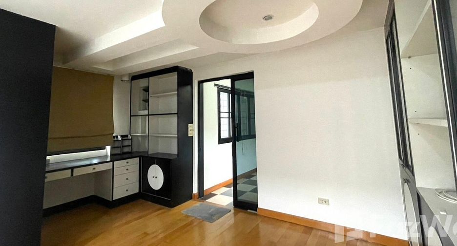À vendre 4 chambres maison à Bang Kapi, Bangkok