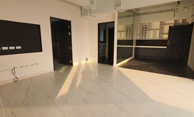 For sale 2 bedrooms condo in Huai Khwang, Bangkok