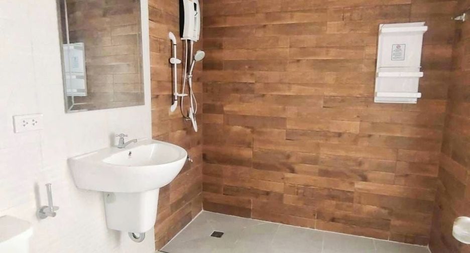 For rent 3 bedrooms townhouse in Pak Kret, Nonthaburi