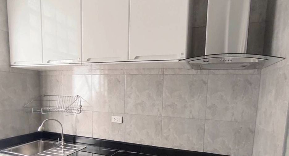 For rent 3 bedrooms townhouse in Pak Kret, Nonthaburi