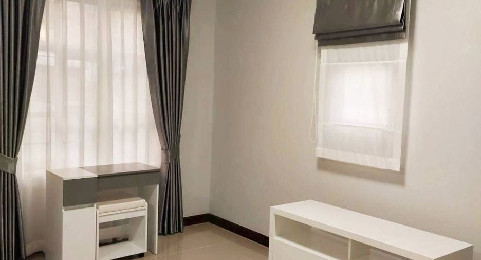 For rent 3 bedrooms townhouse in Pak Kret, Nonthaburi