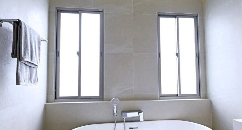 For sale そして for rent 4 ベッドルーム house in Bang Lamung, Chonburi
