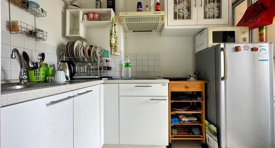 For sale 1 bed condo in Khlong Toei, Bangkok