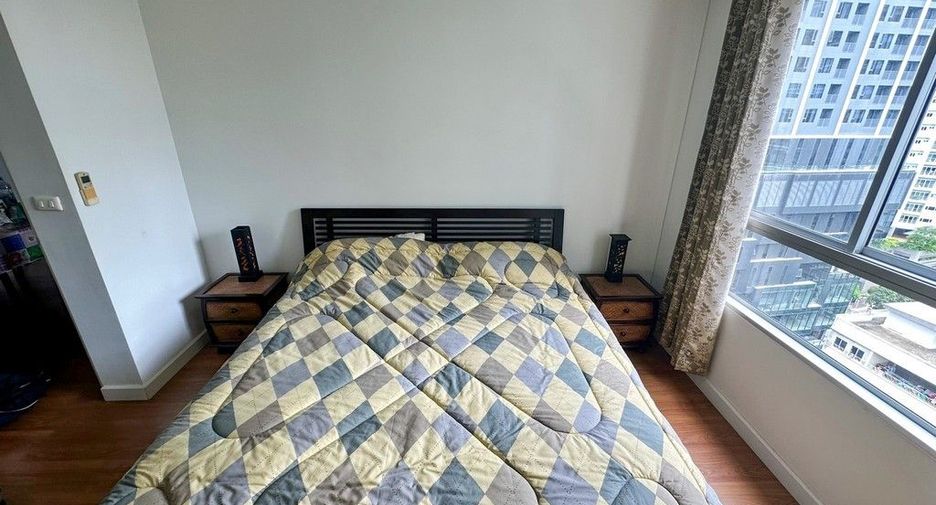 For sale 1 bed condo in Khlong Toei, Bangkok