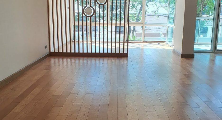 For sale 3 bedrooms condo in Khlong Toei, Bangkok