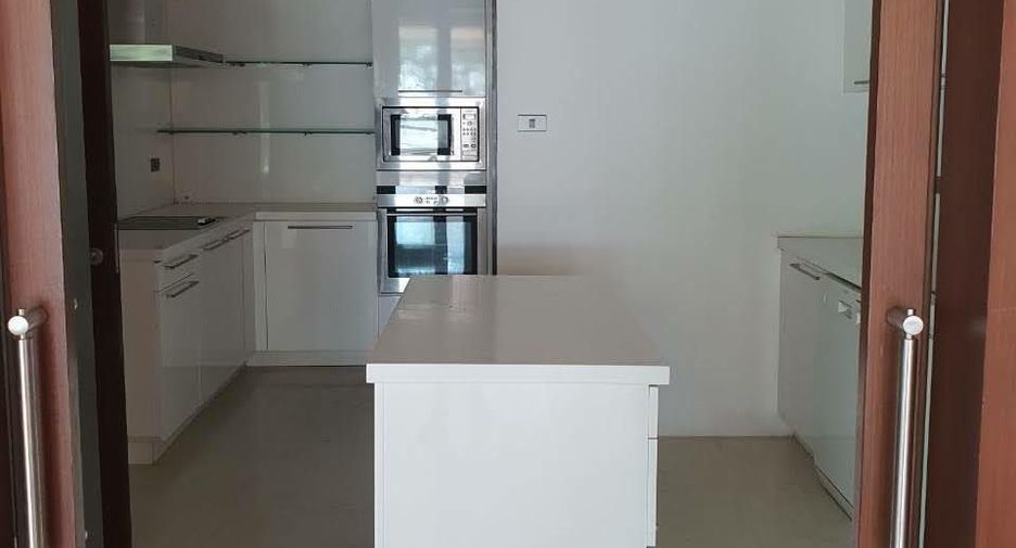 For sale 3 bedrooms condo in Khlong Toei, Bangkok