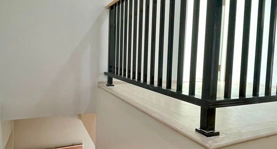 For sale 4 bedrooms townhouse in Bang Bo, Samut Prakan