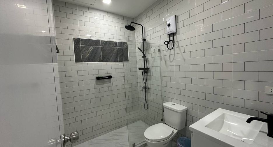 For rent 4 bedrooms villa in Bang Lamung, Chonburi