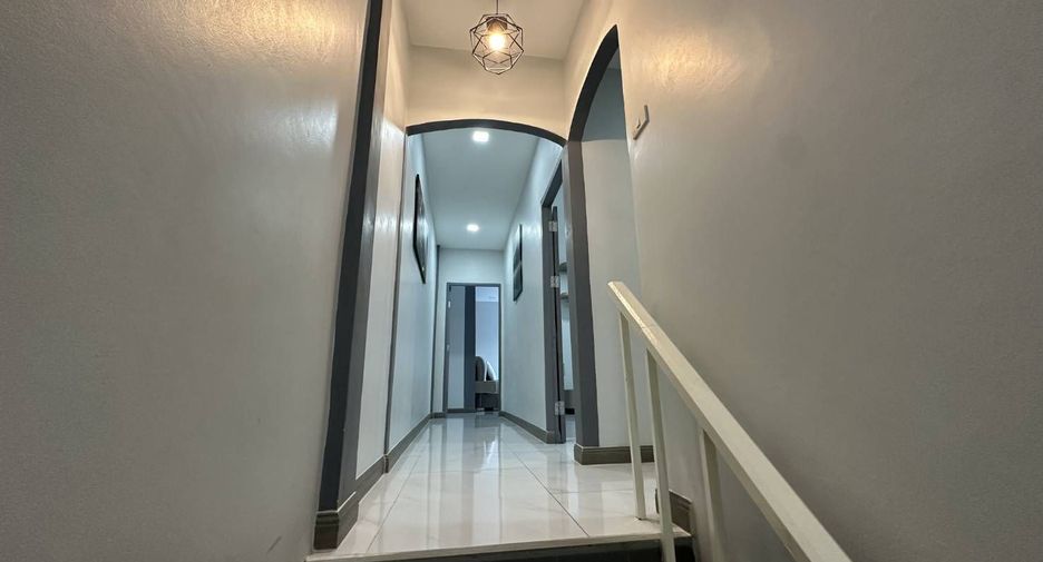 For rent 4 bedrooms villa in Bang Lamung, Chonburi