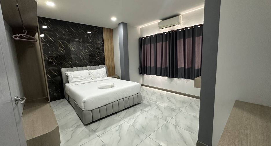 For rent 4 bedrooms villa in Bang Lamung, Chonburi