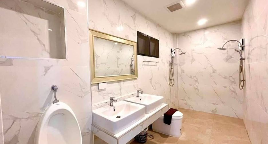 For sale 6 ベッドルーム villa in Bang Lamung, Chonburi