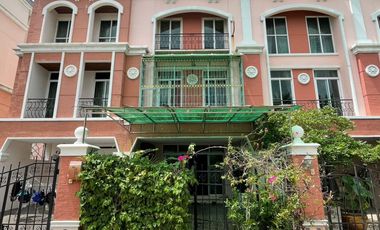 For sale 3 bedrooms townhouse in Yan Nawa, Bangkok