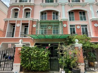 For sale 3 bedrooms townhouse in Yan Nawa, Bangkok