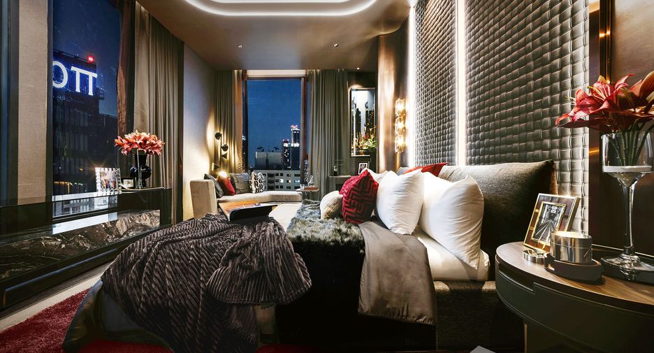For sale 3 bedrooms condo in Khlong Toei, Bangkok