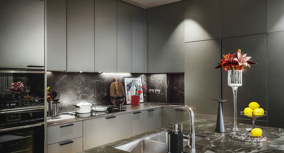 For sale 3 bedrooms condo in Khlong Toei, Bangkok