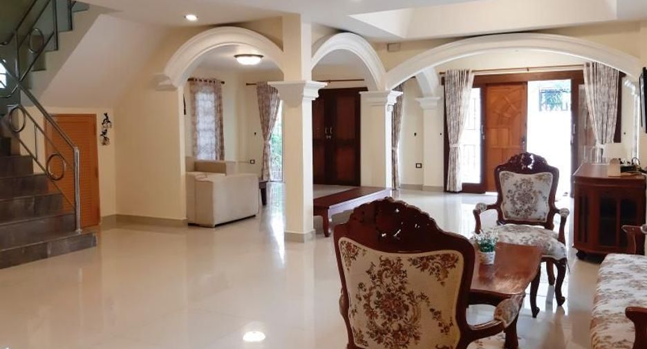 Haus zur Miete mit 5 Zimmer in Bang Lamung, Chonburi