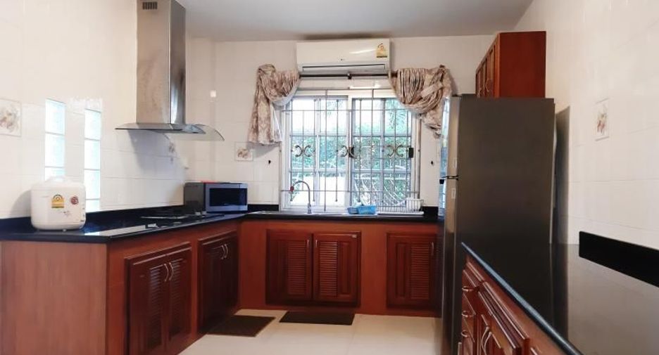 Haus zur Miete mit 5 Zimmer in Bang Lamung, Chonburi
