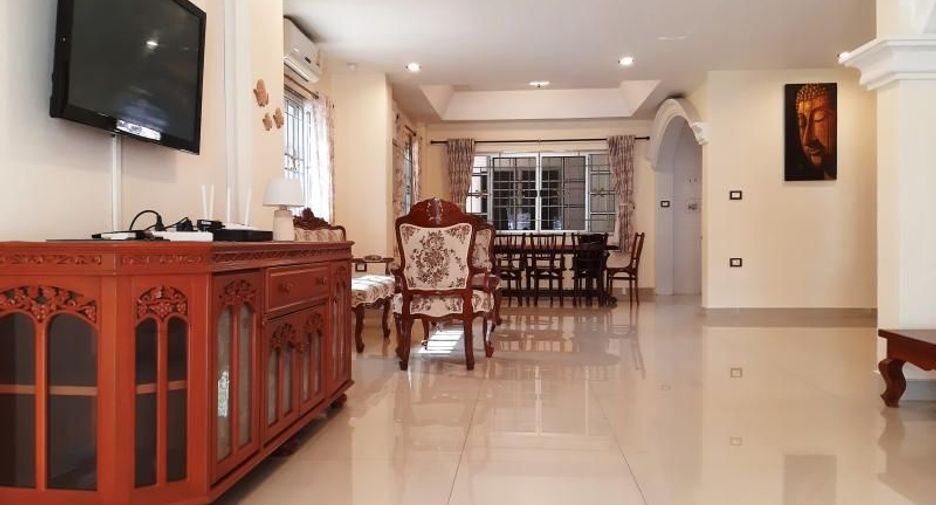Haus zur Miete mit 5 Zimmer in Bang Lamung, Chonburi