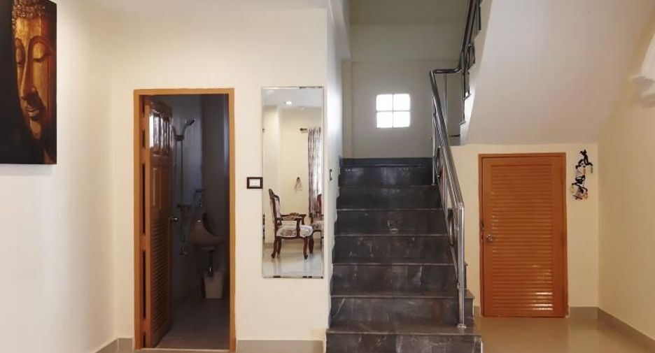 Haus zur Miete mit 5 Zimmer in Bang Lamung, Chonburi
