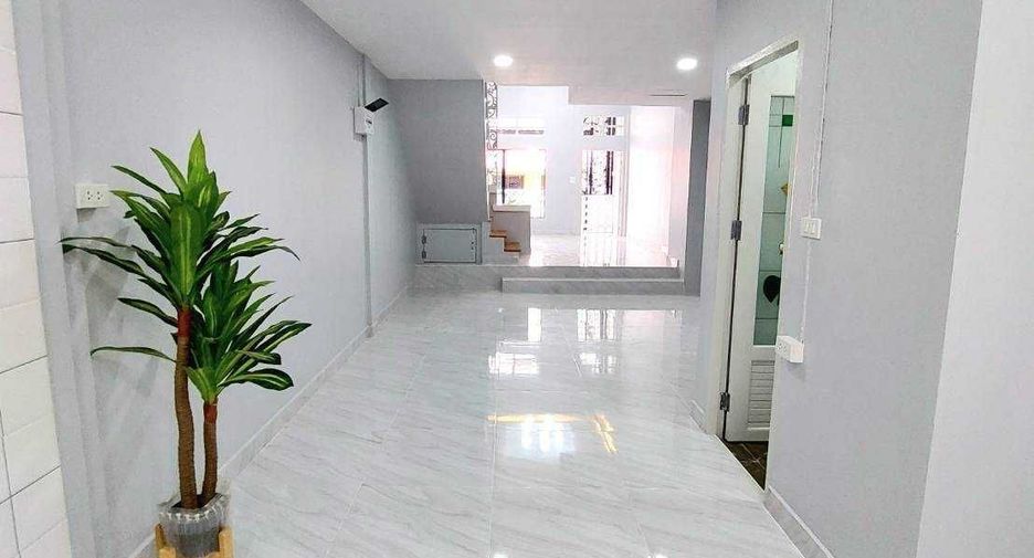 For sale 2 bedrooms townhouse in Khlong Sam Wa, Bangkok