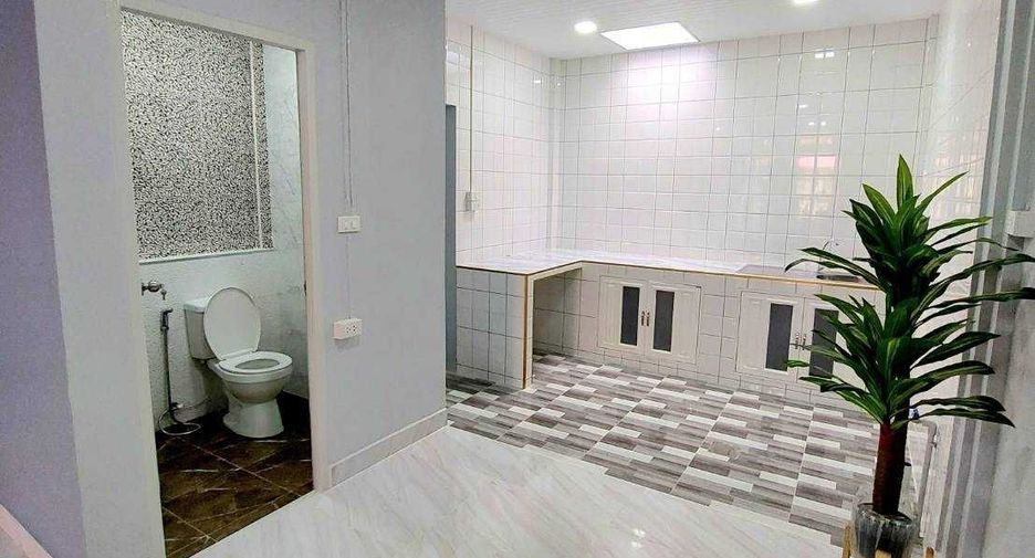 For sale 2 bedrooms townhouse in Khlong Sam Wa, Bangkok