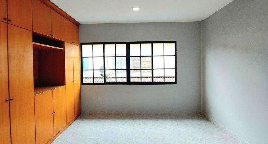 For sale 2 bedrooms townhouse in Khlong Sam Wa, Bangkok
