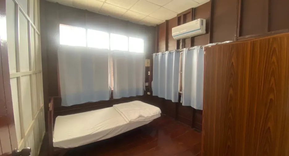 For sale 8 bedrooms house in Mueang Lop Buri, Lopburi