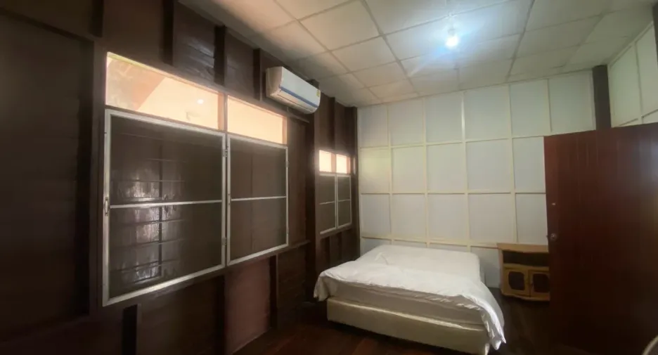 For sale 8 bedrooms house in Mueang Lop Buri, Lopburi