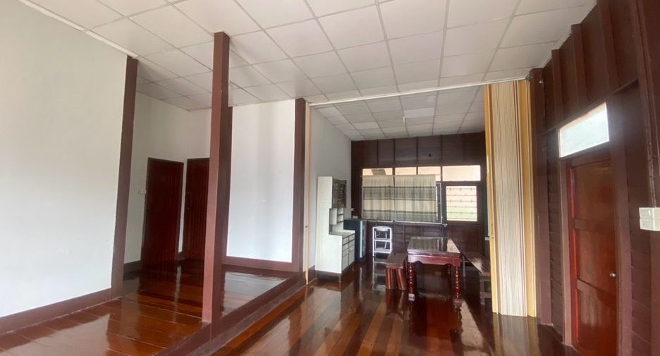 出售 8 卧室 独立屋 在 Mueang Lop Buri, Lop Buri
