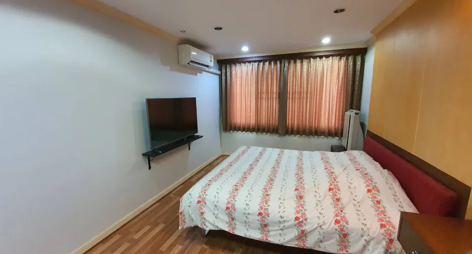 For sale 2 bedrooms condo in Watthana, Bangkok
