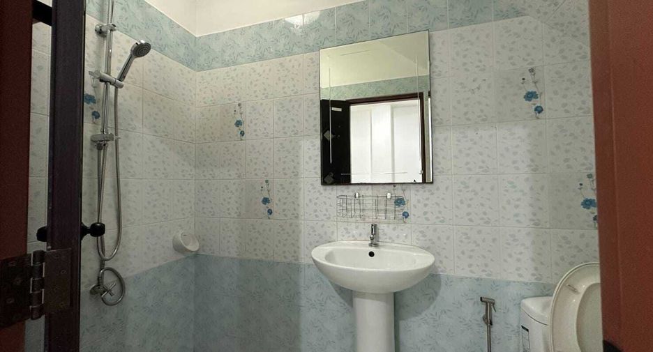 For sale 2 ベッドルーム townhouse in Bang Lamung, Chonburi