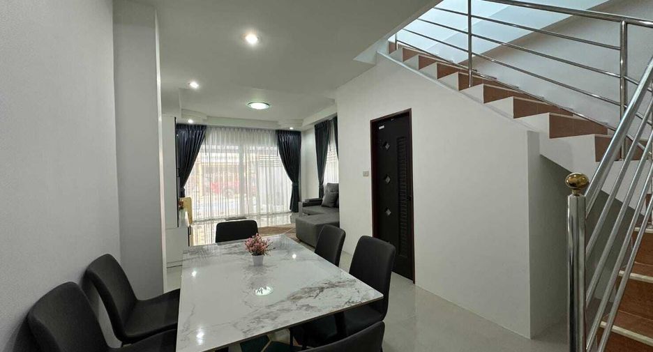 For sale 2 ベッドルーム townhouse in Bang Lamung, Chonburi